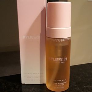Kylie Skin Foaming Face Wash